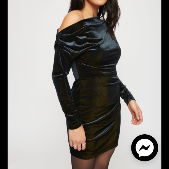 Carey One-Shoulder Velvet Dress - Picture 4 of 5